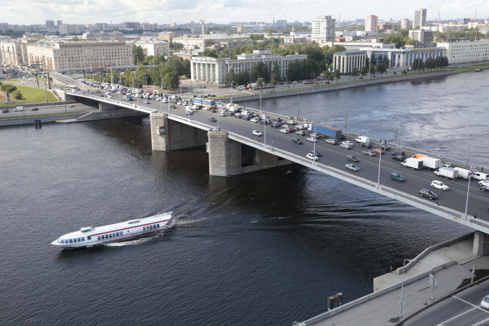 В августе закроют движение троллейбусов по Володарскому мосту